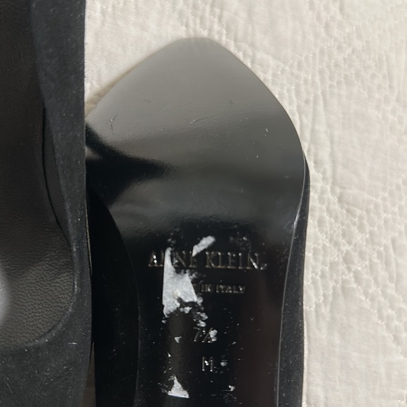 Anne Klein collection made in Italy suede leather classic pump 7.5 - Picture 4 of 6